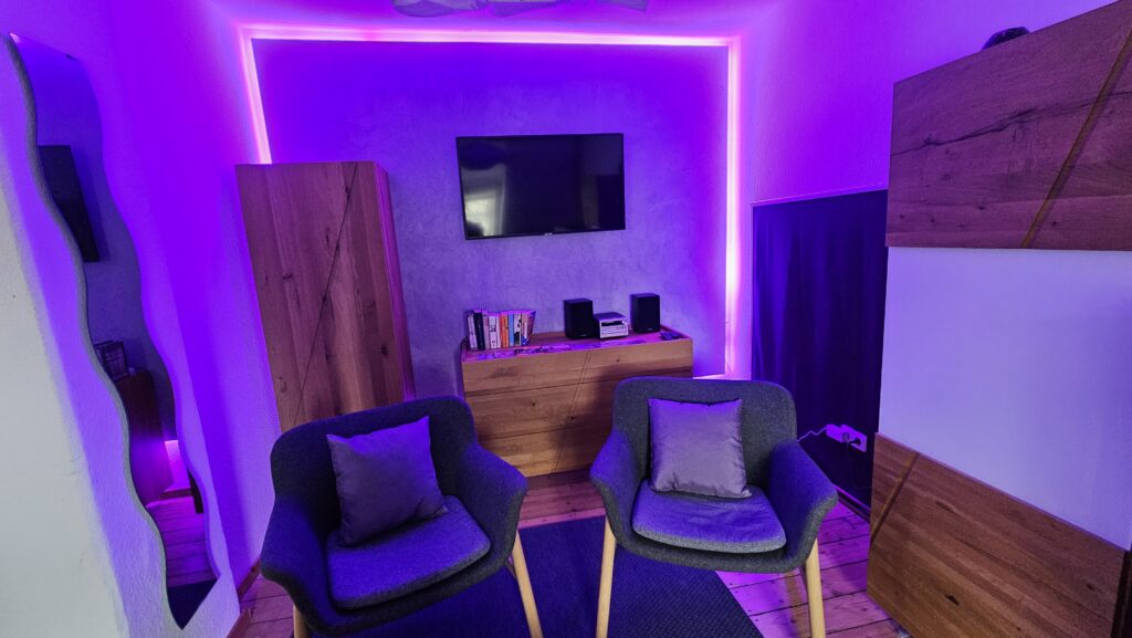 Wohnzimmer der Ferienwohnung in Höxter mit gemütlicher Sitzecke